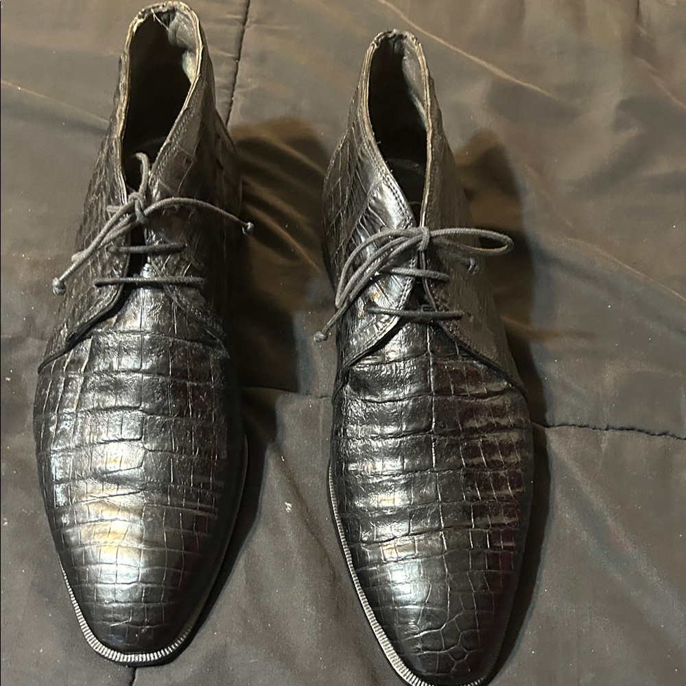 Elegant Black Crocodile Pattern Chukka Boots